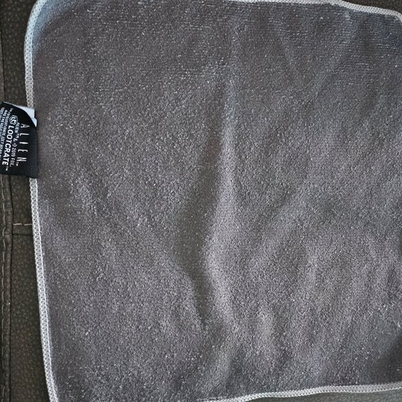 Loot Crate Exclusive Alien Washcloth NWT! - Picture 3 of 8